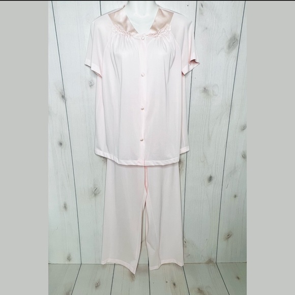 Vintage Vanity Fair Pink Silky Pajama 3 Pc Set  Robe Top Pants EXC - Picture 5 of 12